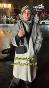 این خانم رفته انگلیس تازه اونجا فهمیده ، کشورش کجاست و رهبرش کیه