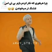 اعضا خیلی قشنگ تر از خواننده اصلی خوندن بنظرم😂💜