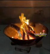 با ریختن پودر لباس شویی در آتش رنگ آن آبی میشه🤯