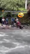 من : وقتی به دوستام اعتماد می کنم 🤪😝😂