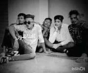 هم خودم هم یوتیوبرای مورد علاقم سینگیلم
