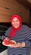سالاد شیرازی رو یونانی ها به عنوان یه پیش غذای گرون و لاکچری می فروش