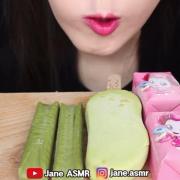 چالش غذا خوردن خوشمزه..........