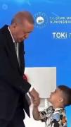 تفاوت رفتار رهبر ایران با بچه ها و وزیران خارج