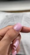 ترمیم ناخن و ژلیش و رنگ صورتی زیبا