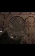 - از پنجره بوی سوختگی می‌آید ، انگار همین حوالی یك نفر تمام گذشته