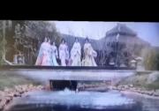 نیائو نیائو می دارم داخل دریاچه بعد اینطوری مسخره اش می کنند