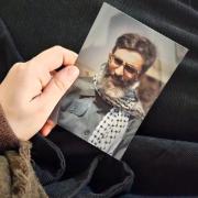 شعر خوانی غمگین مذهبی برای رهبر شهید